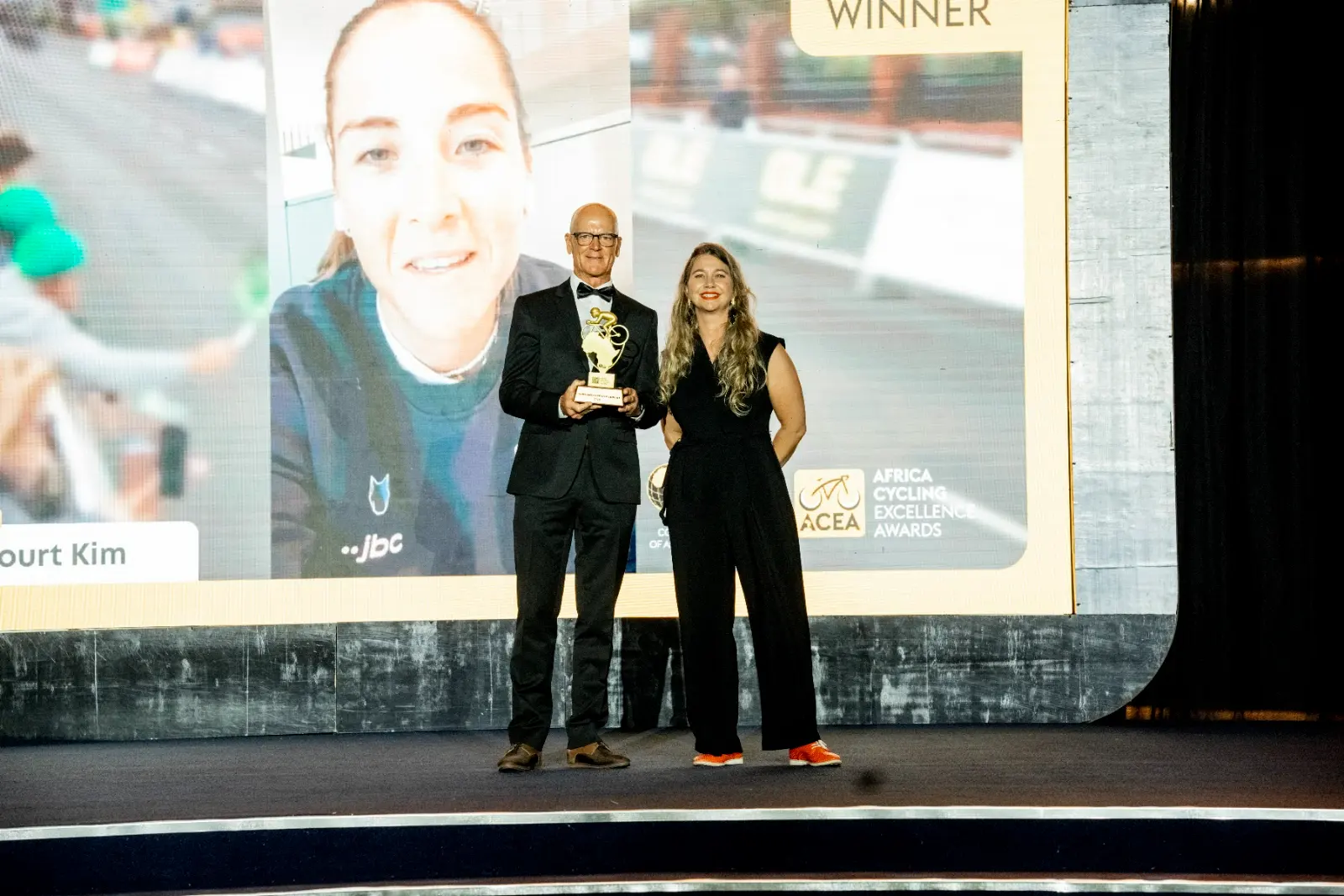 The Women Elite award for Kim Le Court, presented with Amstel